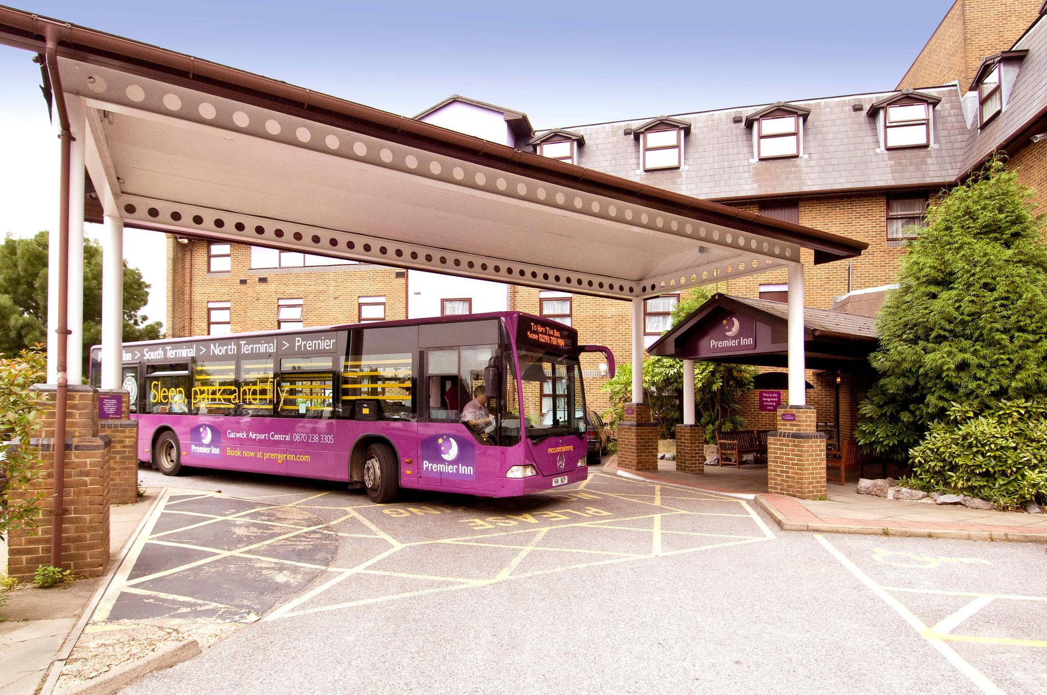 travelodge gatwick shuttle bus