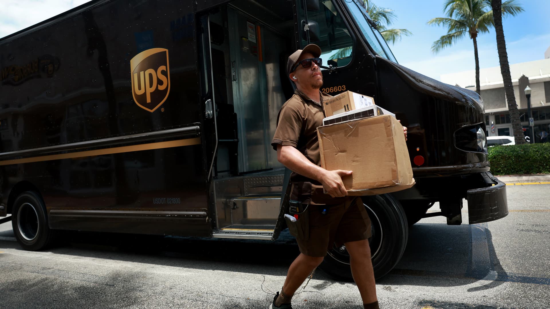 ups hourly salary