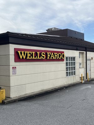 wells fargo locations in md