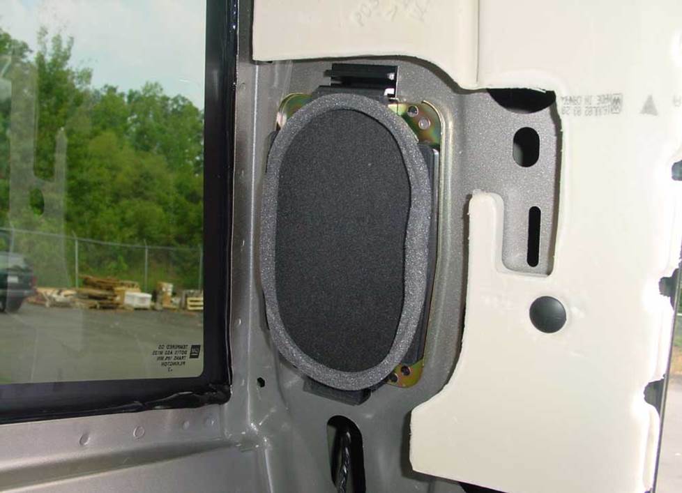 what size speakers are in a 2005 chevy silverado