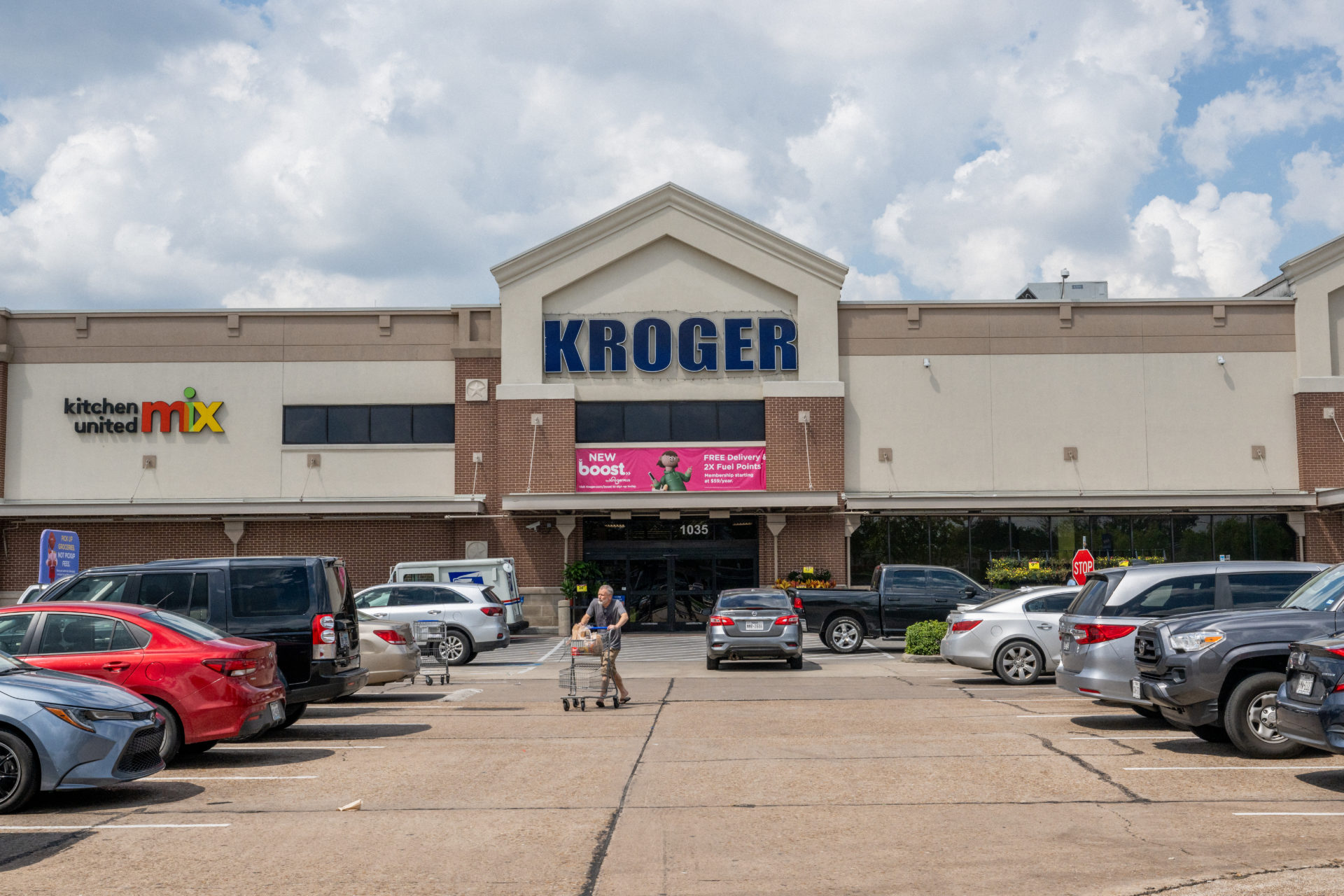 what time does kroger close